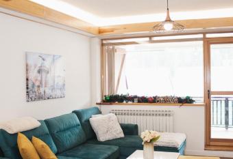 Bjela  nica apartman Goldie has Balcony rooms