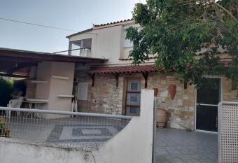 Cosy maisonette close to Poros,Epidauros,Nafplio allows 18 year olds to book a room