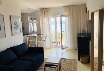 Apartman Meghan has Balcony rooms