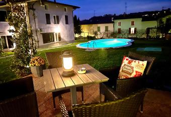 La Casa Di Campagna Sul Garda allows 18 year olds to book a room