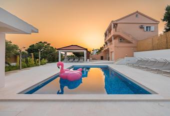 Villa Summer has Balcony rooms