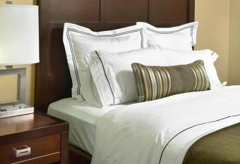 Wyndham Edmonton Hotel and Conference Centre has rooms with a private hot tub