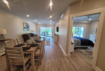 539 Bay Street has Balcony rooms