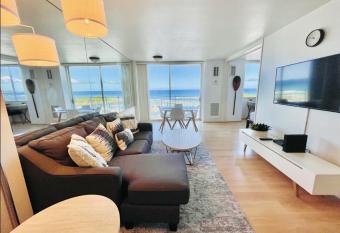 Ilikai Marina Condominiums allows 18 year olds to book a room