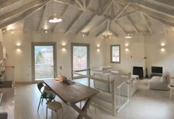 Footpath House /                                                            has Balcony rooms