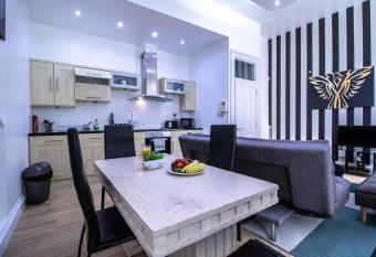 Ritzland allows 18 year olds to book a room