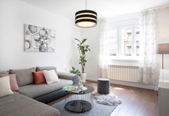 Sunny 2BDR Apartment with a Balcony allows 18 year olds to book a room