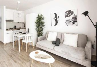 Holyhome Premium 106 has Balcony rooms