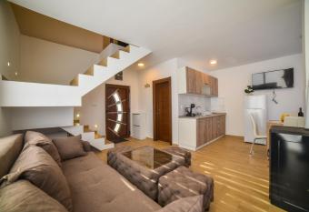 Diamond Club Zlatibor has rooms with a private hot tub