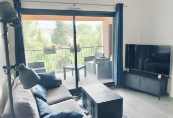 Appartement design au c  ur de Montpellier avec parking priv   allows 18 year olds to book a room