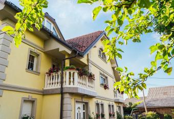 Apartment Sneznik has Balcony rooms