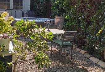 LE PETIT JARDIN ... allows 18 year olds to book a room