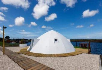 Ninho do Sal has Balcony rooms