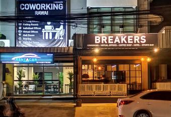 Breakers Hotel Rawai allows 18 year olds to book a room