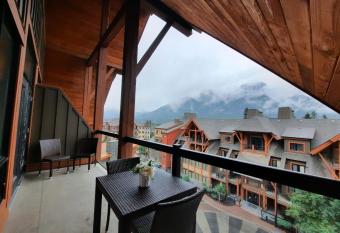 Spectacular Penthouse With Amazing Views, Indoor Pool and Hot tub has Balcony rooms