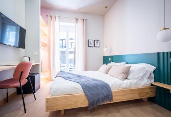 OLBLANC Plaza de Espa  a by Batuecas has Balcony rooms