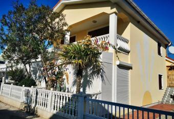 Apartmani Divkovic has Balcony rooms