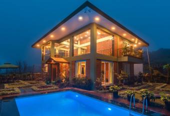 Status Villa by StayVista - Valleys view, Traditional-modern blend interiors, Private plunge pool & Gazebo allows 18 year olds to book a room