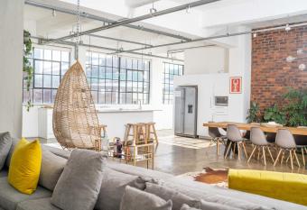 Urban Fox Penthouse by CURIOCITY allows 18 year olds to book a room