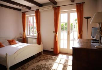 La Boatina has Balcony rooms