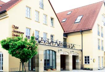 Altstadthotel Ha  furt GbR allows 18 year olds to book a room