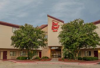 Red Roof Inn San Antonio - Seaworld Northwest allows 18 year olds to book a room