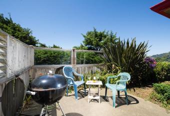 Birds Eye Beach House has Balcony rooms