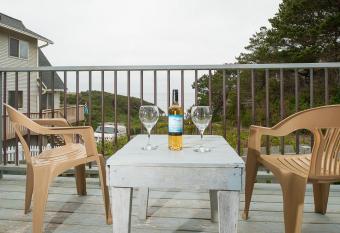 Breeze Cottage has Balcony rooms