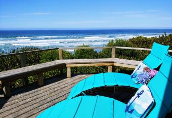 Driftwood Cottage has Balcony rooms