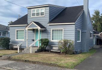 Edgewood Escape has Balcony rooms