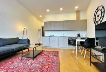 River View 1 BD Old Town Apartment by Hostlovers allows 18 year olds to book a room