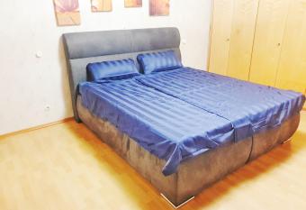 Big Central Apartment allows 18 year olds to book a room