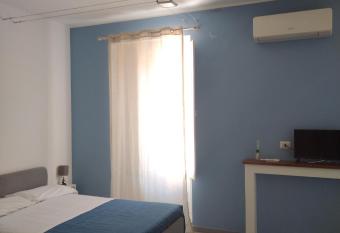 LA REGGIA APARTMENTS MILAZZO has Balcony rooms
