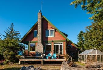 Schooner Creek Retreat has Balcony rooms