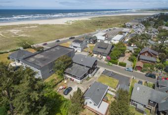 Seaside Prom has Balcony rooms