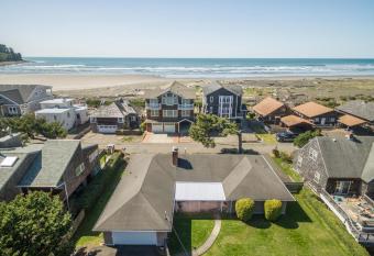 Surfers Cove has Balcony rooms