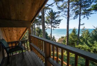 The Cedar House has Balcony rooms