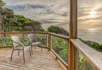 The Lookout has Balcony rooms