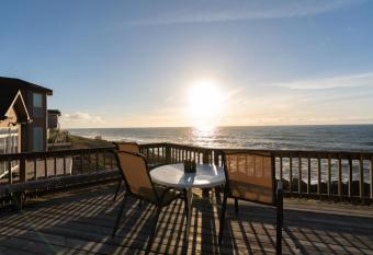 Whale Pointe has Balcony rooms