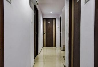 OYO 82217 Hotel Vishwa allows 18 year olds to book a room