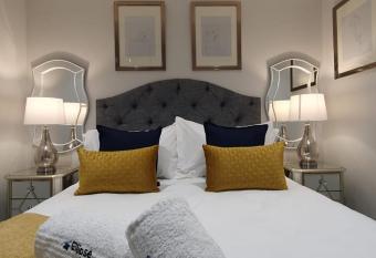 Ellipse Luxury High Rise Apartment allows 18 year olds to book a room