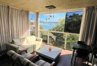 Ref  gio da Lagoinha - Centro de Bombinhas allows 18 year olds to book a room