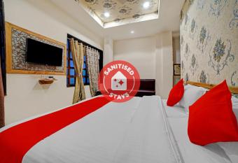 OYO Flagship 82418 Hotel Radhika Palace allows 18 year olds to book a room