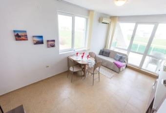 Sea View 1 Bed Apartment with stunning ocean views has Balcony rooms