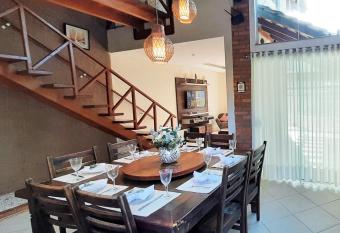 Casa do Dorce e Mi Bombinhas allows 18 year olds to book a room