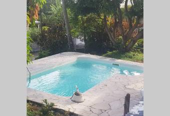 Les Gites L archipel - gite La D  sirade allows 18 year olds to book a room