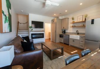 The Getaway Blowing Rock has Balcony rooms