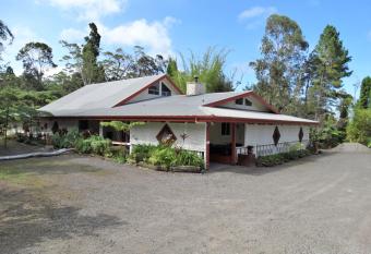 Lokahi Lodge allows 18 year olds to book a room