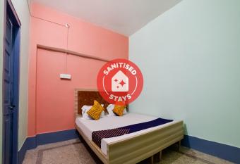SPOT ON 82212 Luv-kush Inn allows 18 year olds to book a room