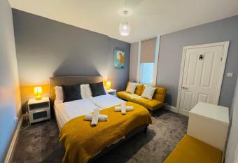 Blue Belgrave has Balcony rooms